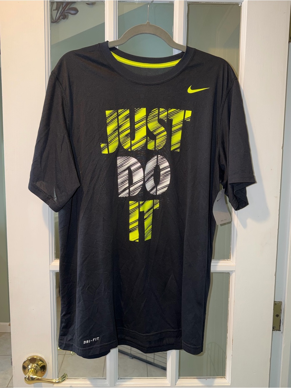 Nike NWT mens large dri-fit black/neon green tshirt